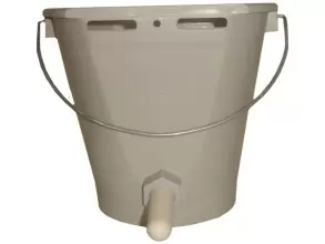 Scopri di più sull'articolo SECCHI ALLATTAMENTO VITELLI 8LT